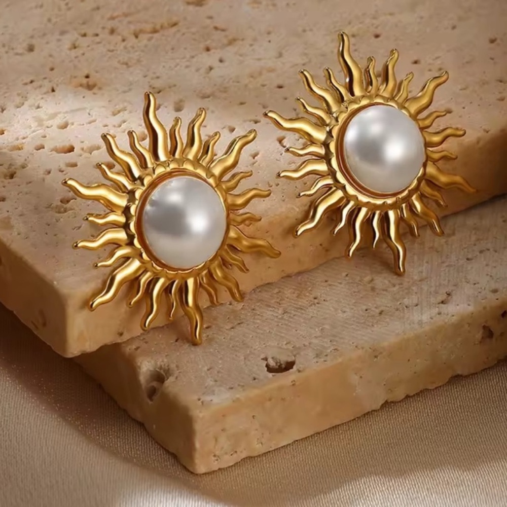 Anthropologie Gold Radiant Pearl Earrings